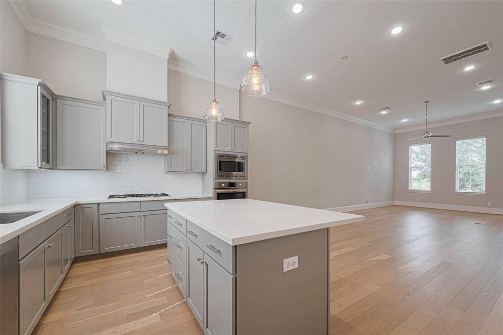 Houston, TX 77045,9518 London Bridge STA