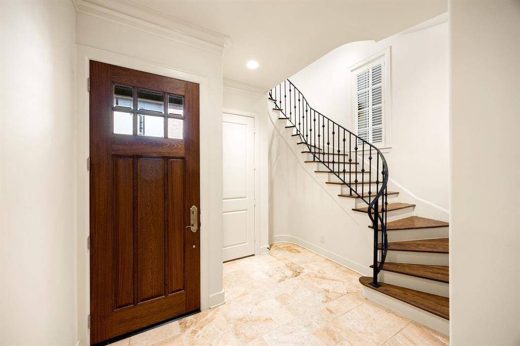 Houston, TX 77027,2810 Mid LN