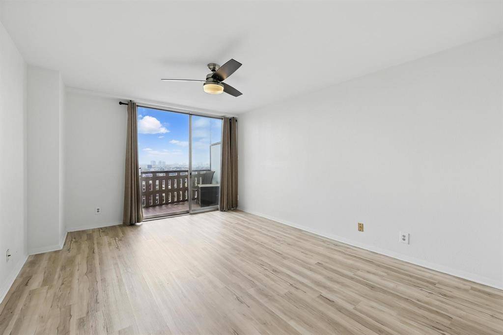 Houston, TX 77002,2016 Main ST #1502