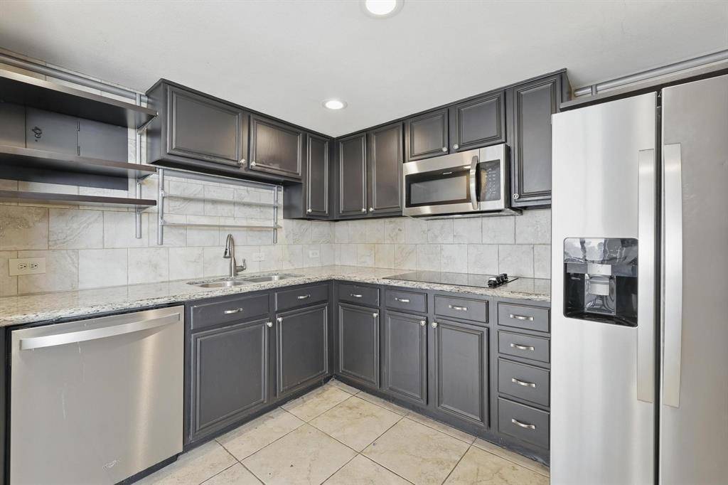 Houston, TX 77002,2016 Main ST #1502