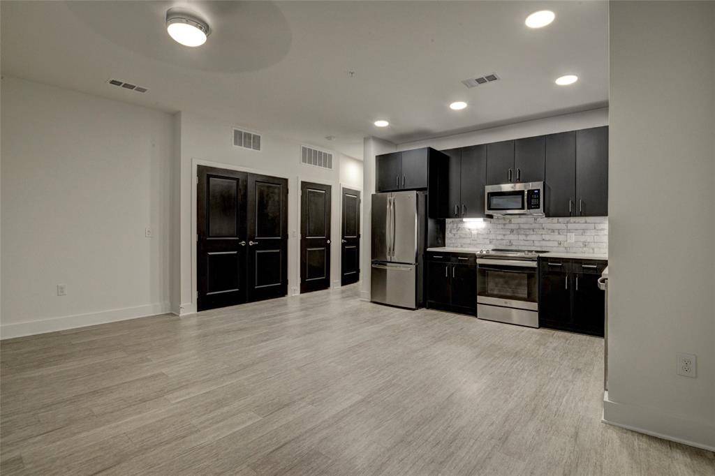 Houston, TX 77007,6400 Washington AVE #421