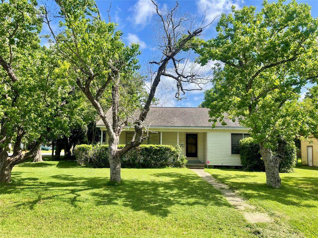 La Marque, TX 77568,2424 Oaklawn DR