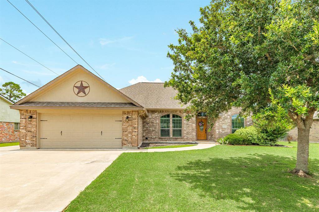Lake Jackson, TX 77566,203 Poppy ST