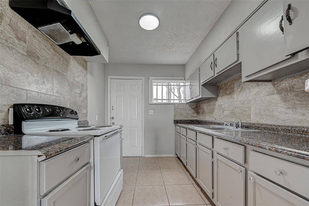 Houston, TX 77051,9709 Fairland DR