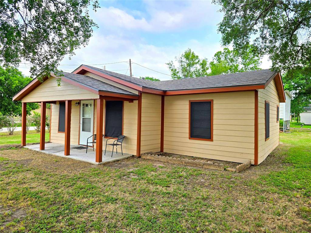 Van Vleck, TX 77482,402 Avenue G AVE E