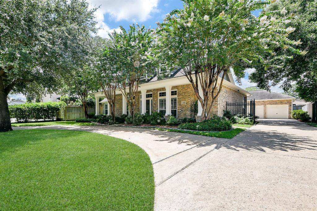 Houston, TX 77056,2442 Chimney Rock RD