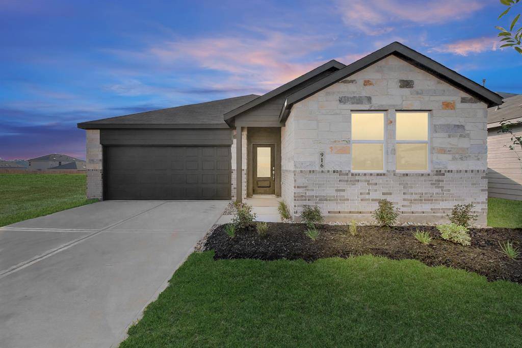 Willis, TX 77378,916 Garden Path Dr