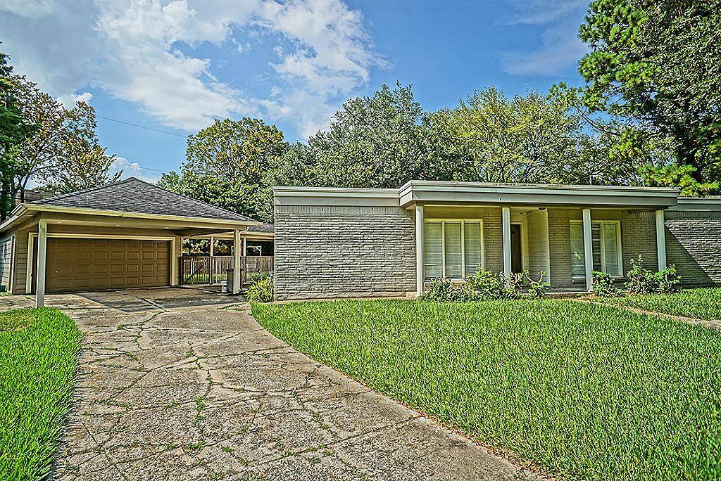 Friendswood, TX 77546,915 Marys CT