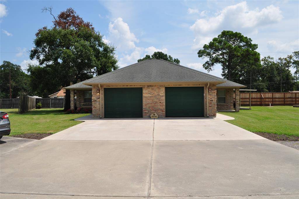 Highlands, TX 77562,450/460 W Houston ST