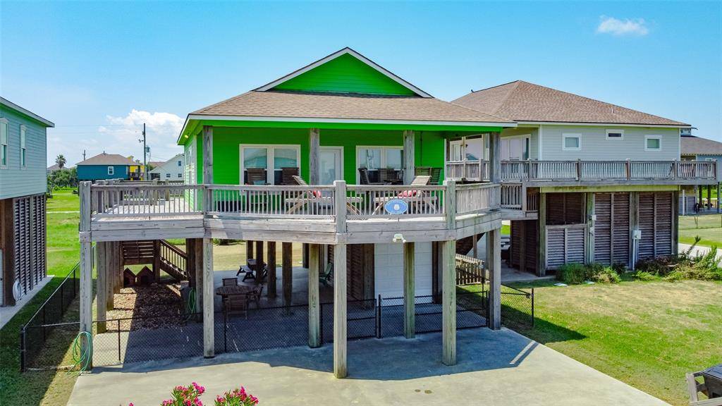 Crystal Beach, TX 77650,877 Palmetto DR