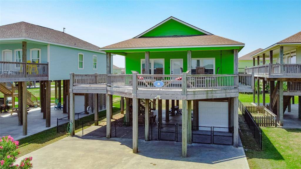 Crystal Beach, TX 77650,877 Palmetto DR