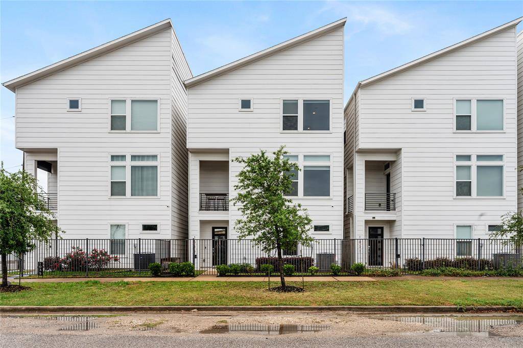 Houston, TX 77003,1033 Roberts ST