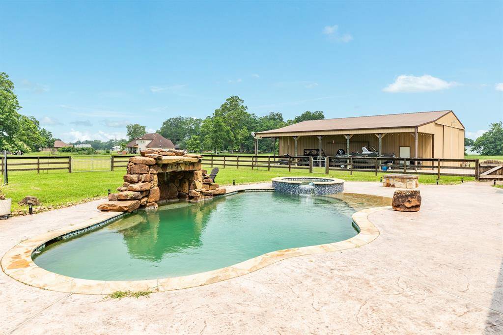 Angleton, TX 77515,814 Mill RD