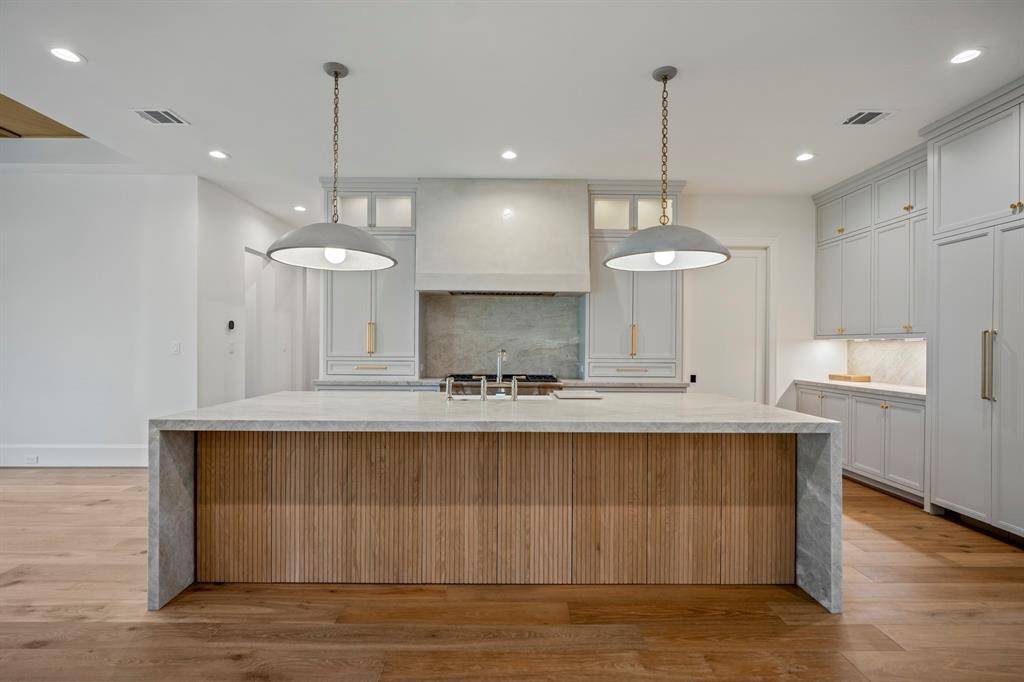 Houston, TX 77079,13915 Queensbury LN