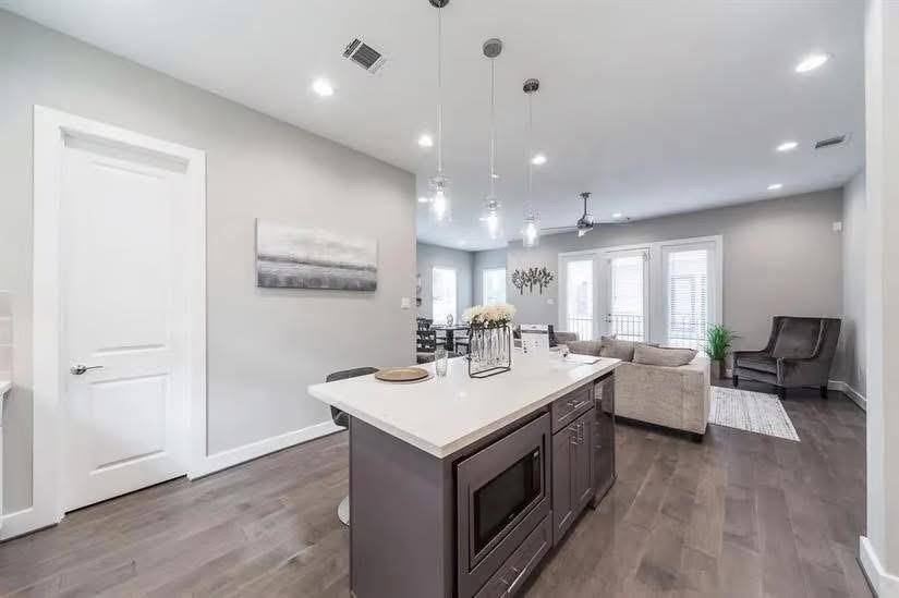 Houston, TX 77043,1329 Buescher DR