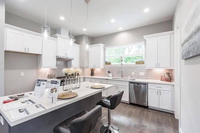 Houston, TX 77043,1329 Buescher DR