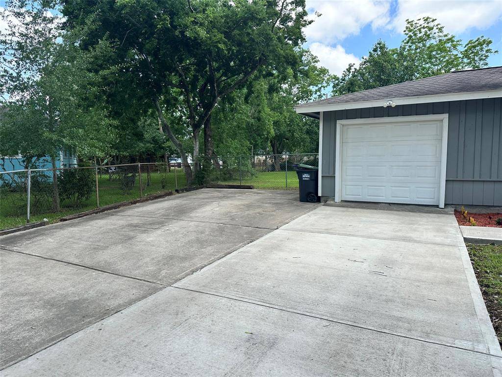 Pasadena, TX 77502,1402 Firwood CIR