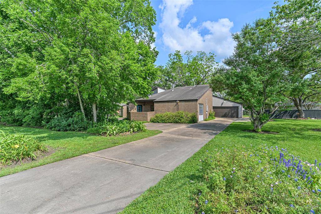 Friendswood, TX 77546,1203 W Edgewood DR