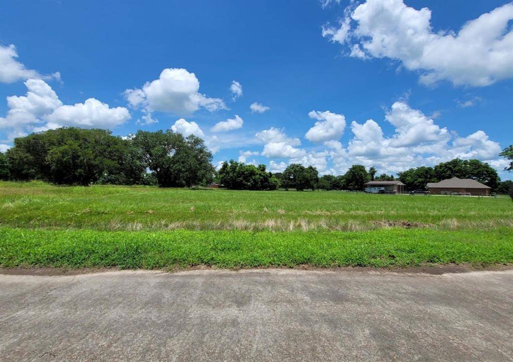 Angleton, TX 77515,562 Mill RD