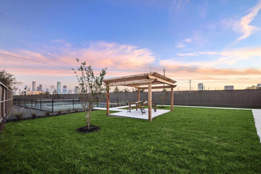 Houston, TX 77007,3063 Hicks Street