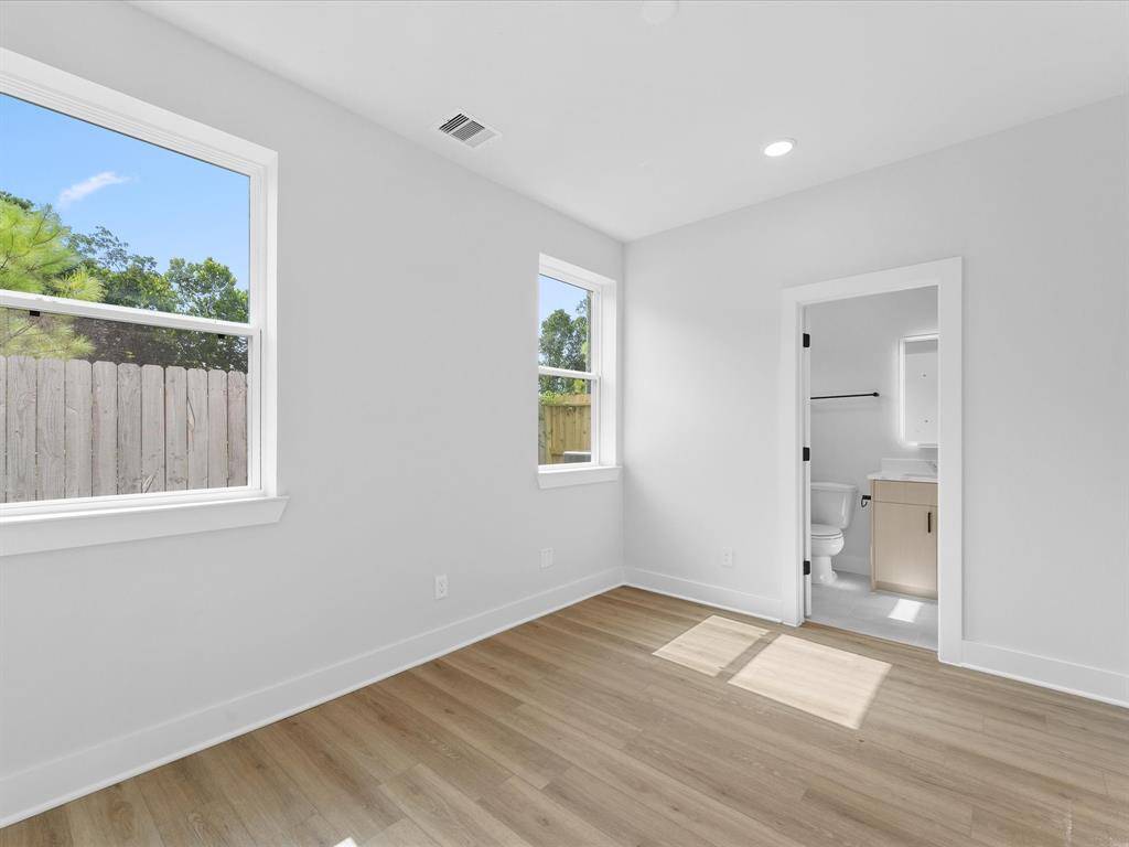 Houston, TX 77018,4706 Thornton Villas LN