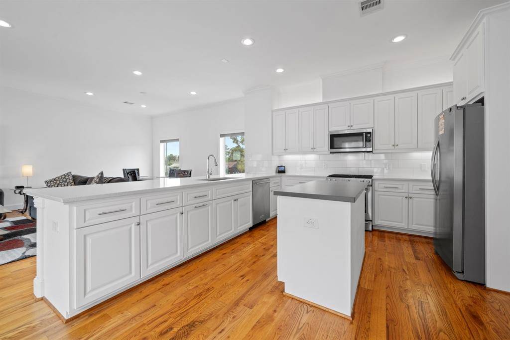 Houston, TX 77008,1628 W 24th ST