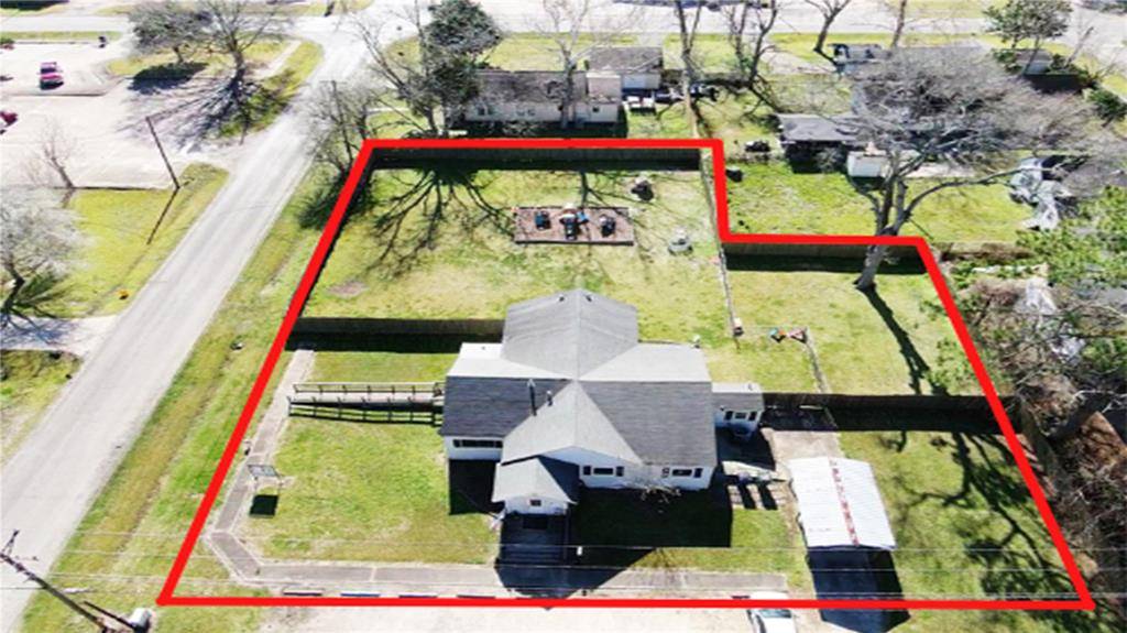 Sweeny, TX 77480,221 N Elm ST