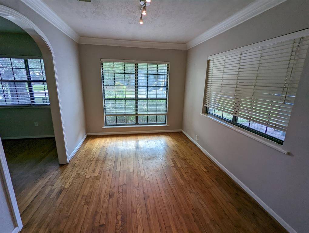 Houston, TX 77018,958 W 42nd ST