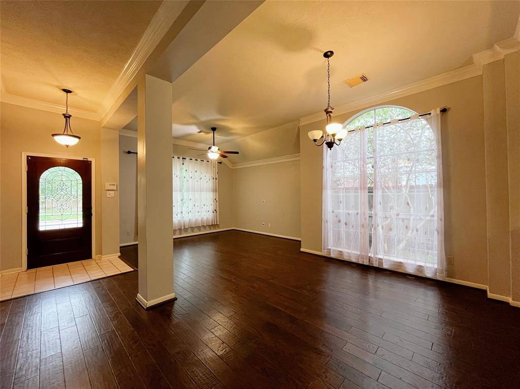 Sugar Land, TX 77479,814 Knoll Forest DR