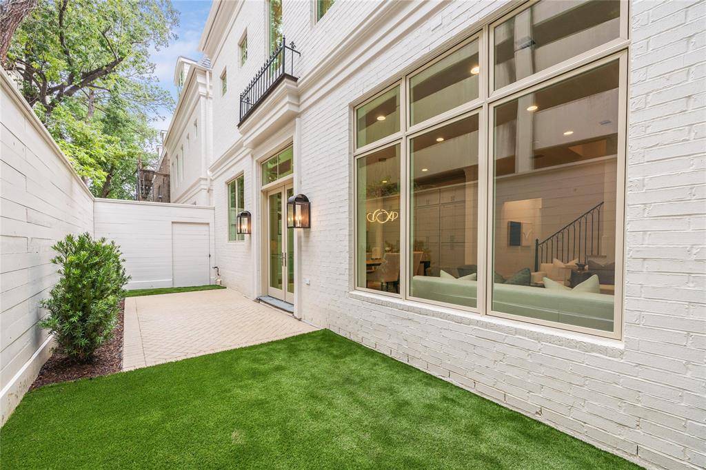 Houston, TX 77027,16 Wentworth Square AVE