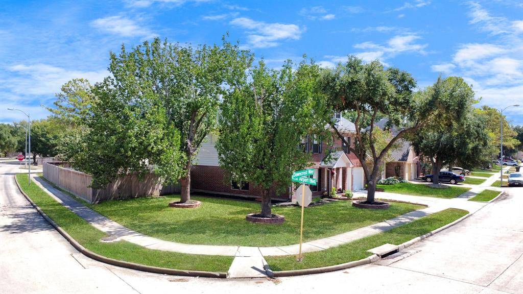 Sugar Land, TX 77498,16403 Dawncrest WAY