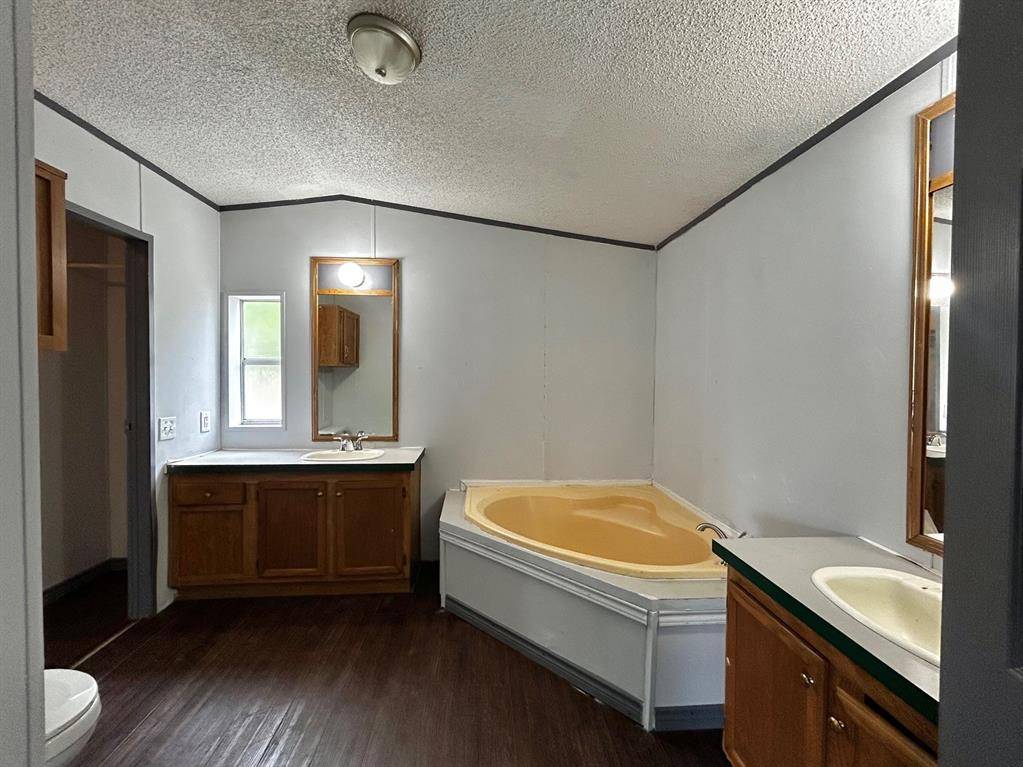 Oyster Creek, TX 77541,2523 Oyster Creek BND