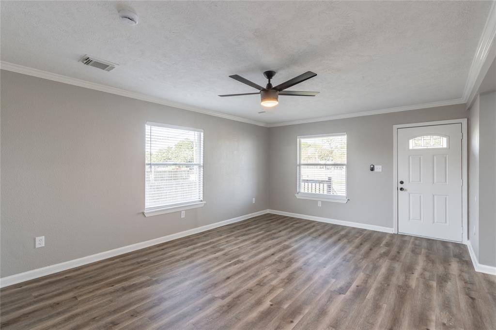 Dickinson, TX 77539,725 10th ST