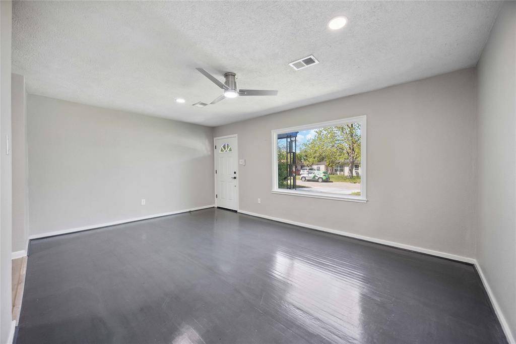 Houston, TX 77033,5206 Willow Glen DR
