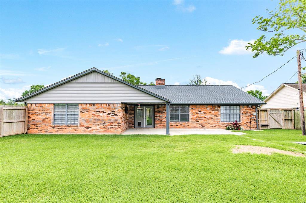 Lake Jackson, TX 77566,327 Petunia Street