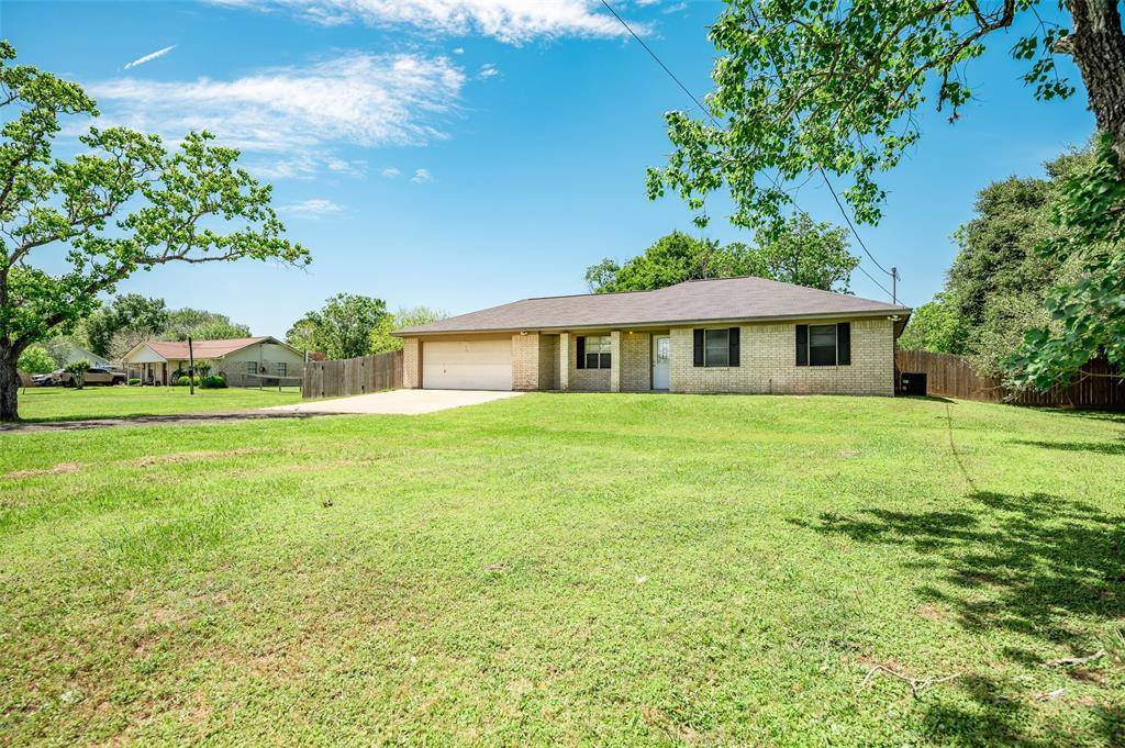 Edna, TX 77957,318 Pear ST