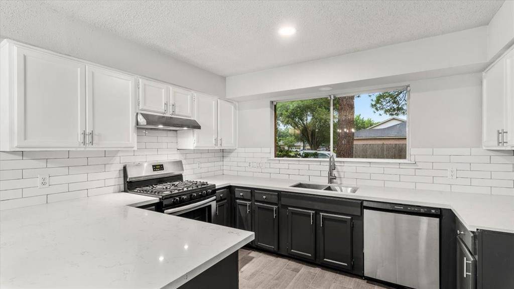 Sugar Land, TX 77498,10622 Highland Woods DR
