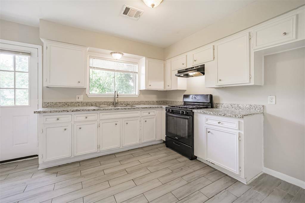 Pasadena, TX 77502,1306 Glencrest DR