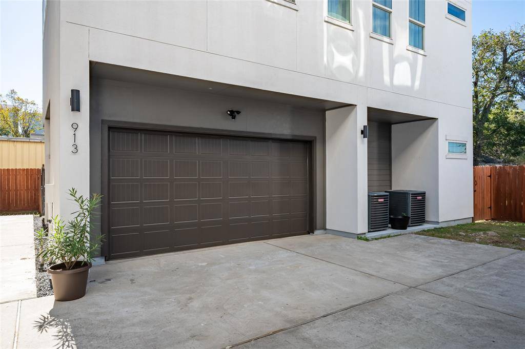 Houston, TX 77007,913 Thompson ST