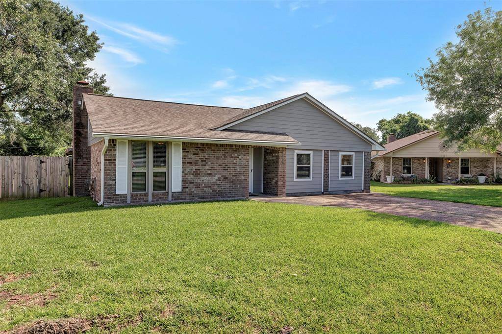 Highlands, TX 77562,1313 Bonnieville DR