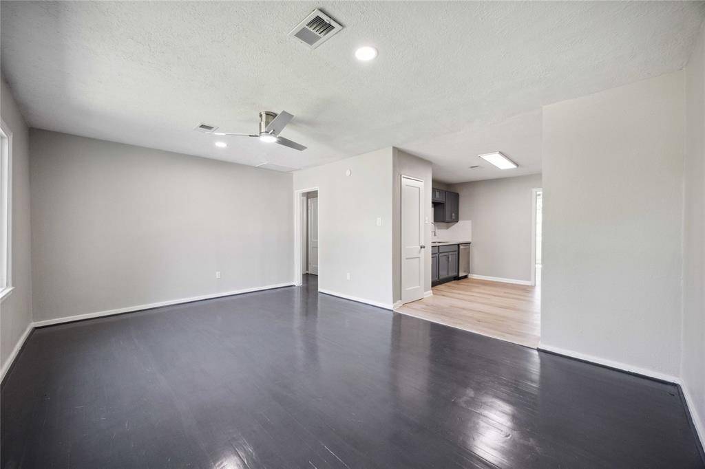 Houston, TX 77033,5206 Willow Glen DR