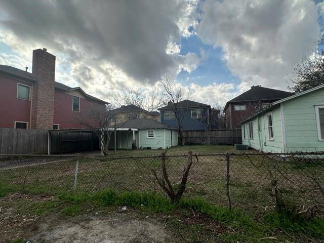 Houston, TX 77008,2543 Bevis ST
