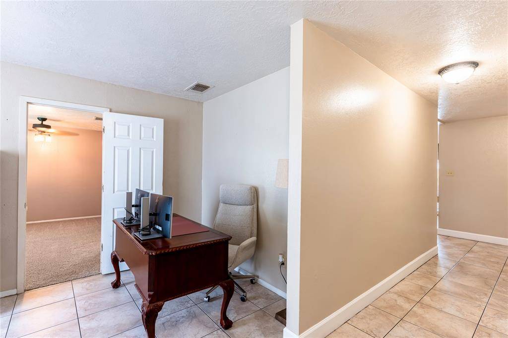 La Porte, TX 77571,10910 Mesquite DR