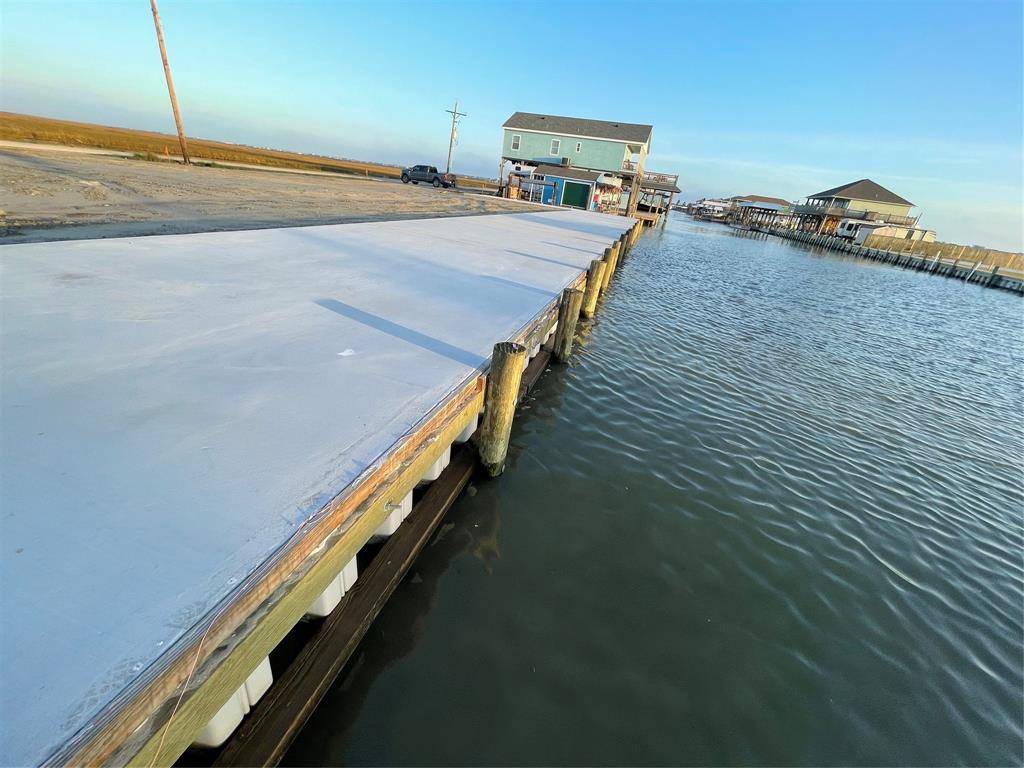 Crystal Beach, TX 77650,1241 N Stingaree