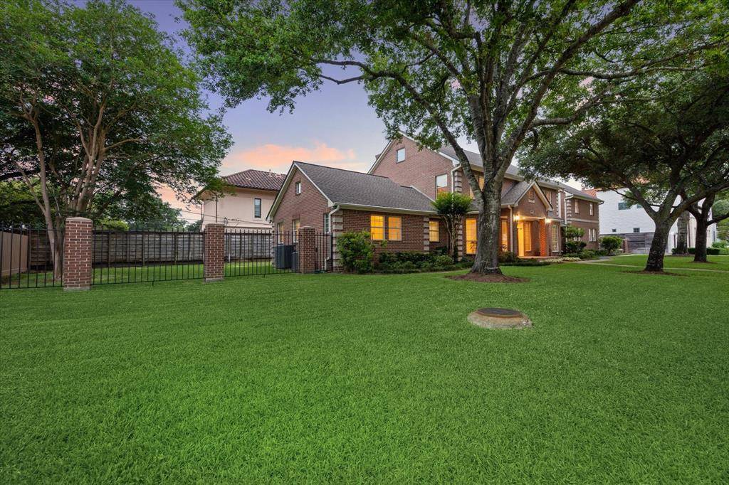 Bellaire, TX 77401,5215 WILLOW