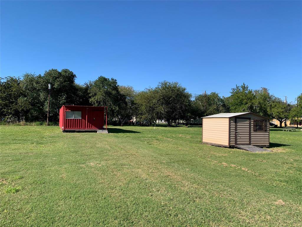 Louise, TX 77455,1106 2nd ST