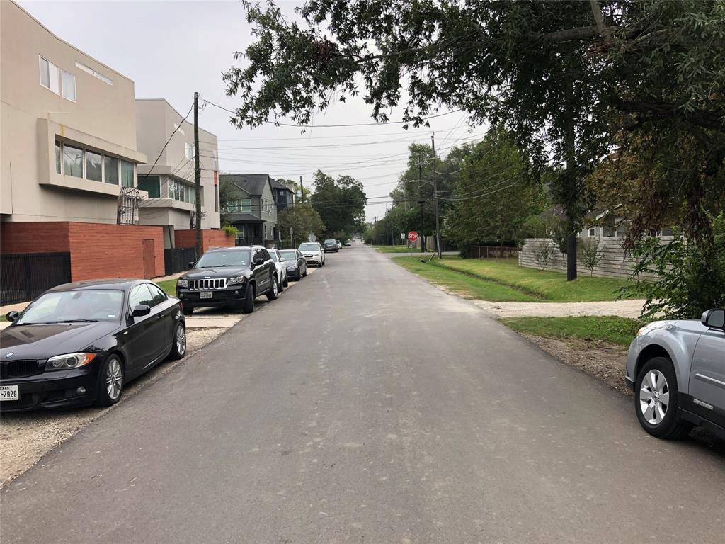 Houston, TX 77008,1118 W 17th ST