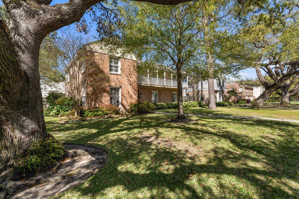 Houston, TX 77027,3666 Meadow Lake LN