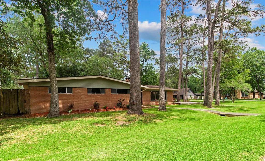 Dickinson, TX 77539,925 Royal Oak DR
