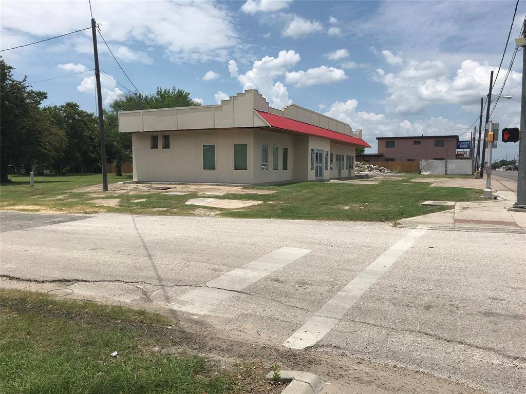 Refugio, TX 78377,808 S Alamo ST